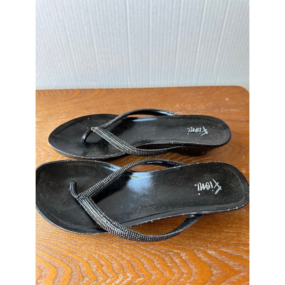 Fioni Black Women's Rhinestone-Embellished Flip Flop Sandals  Black  Size 8.5